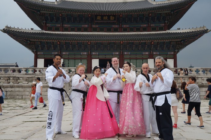 Photograph by Master Jeong, from within Kyeongbok Palace